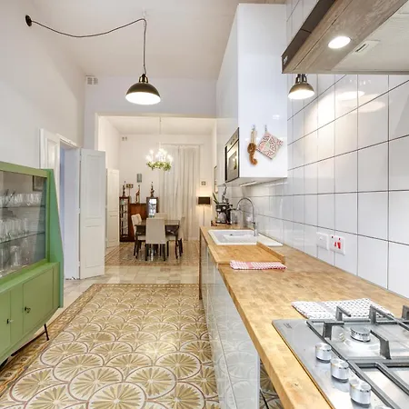 Vakantiehuis Stylish 3br Townhouse With Private Terrace & Bbq By 360 Estates Paola